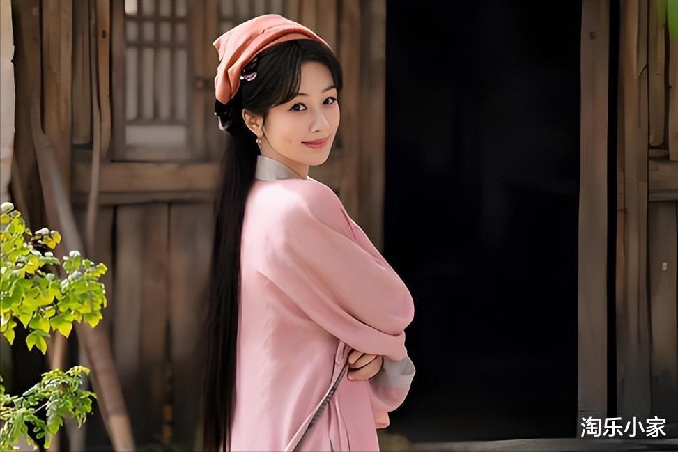 苹果肌发光、下颌角消失！杨紫被嘲医美过度，是观众苛刻还是行业畸形？