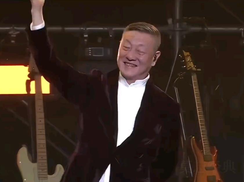 一波又起!许凯事件没完,又一乐坛泰斗遭曝丑闻,当事人已报警