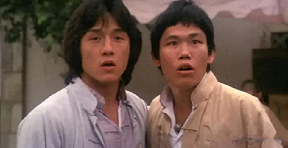 成家班武指火星控诉成龙：拍戏受伤遭公司抛弃，晚年艰难求帮助