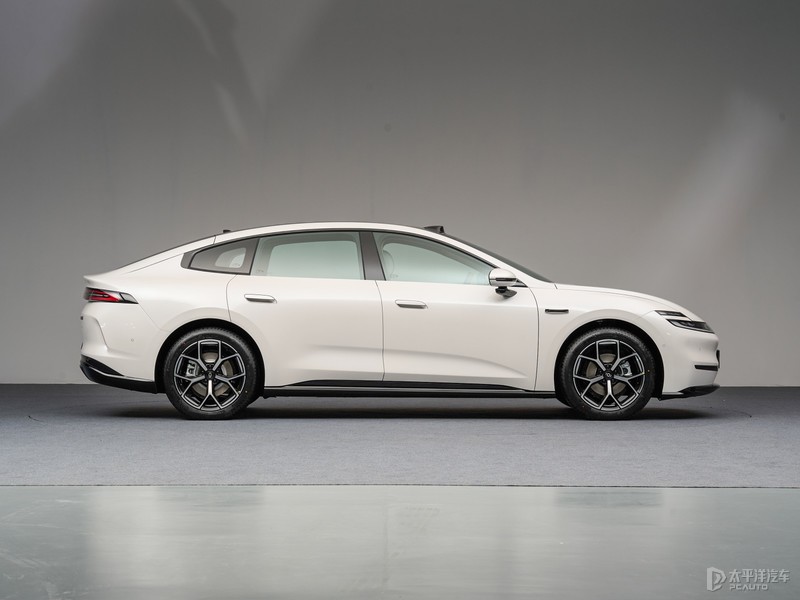 长安启源A06亮相 中型轿车/纯电增程动力 续航630km 预计15万以内