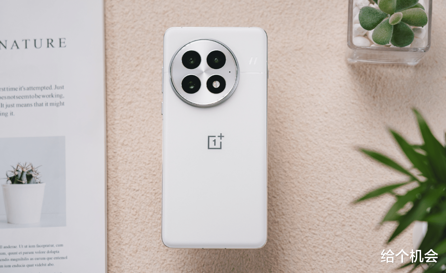 2025买手机建议一步到位,几乎“无短板”的手机,512GB价格实惠