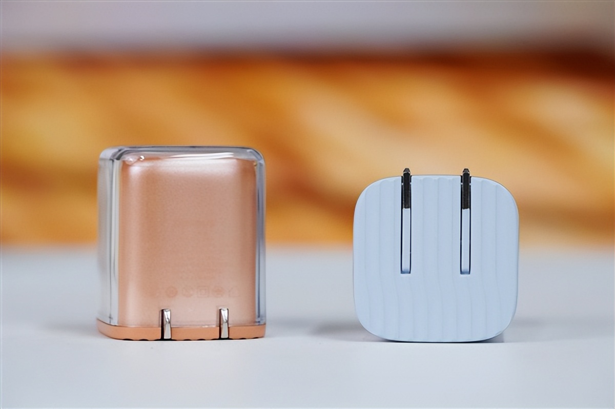 完美適配iPhone17全系快充！倍思同芯充Pro快充充電器套裝圖賞