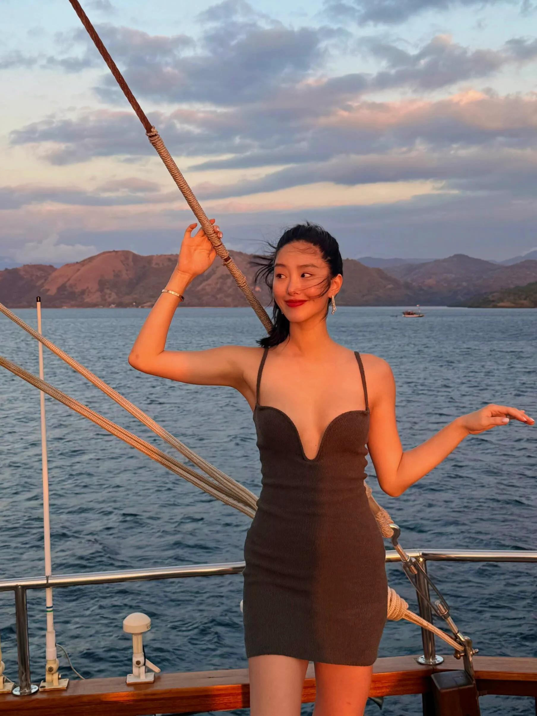 杨采钰老公晒照,身材高大颜值帅气和杨采钰般配,两人互动好甜蜜