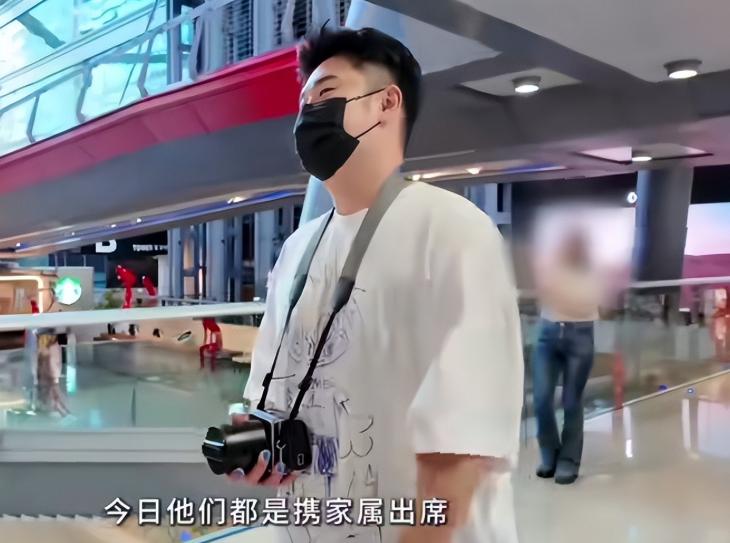 原来她就是李乃文的老婆,难怪隐藏得这么好,娶一个贤妻旺三代