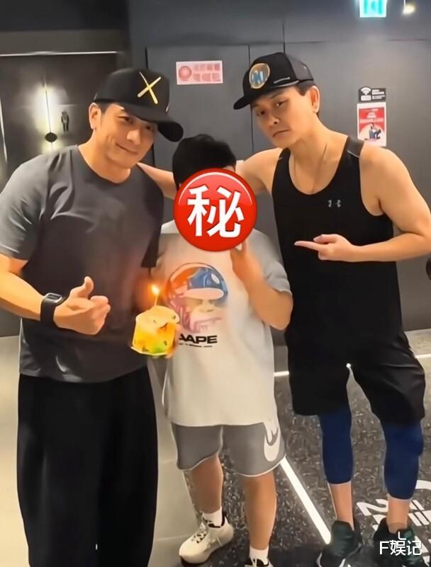 黄宗泽在健身房为吴卓羲庆生 两人感情好连健身都约在一起