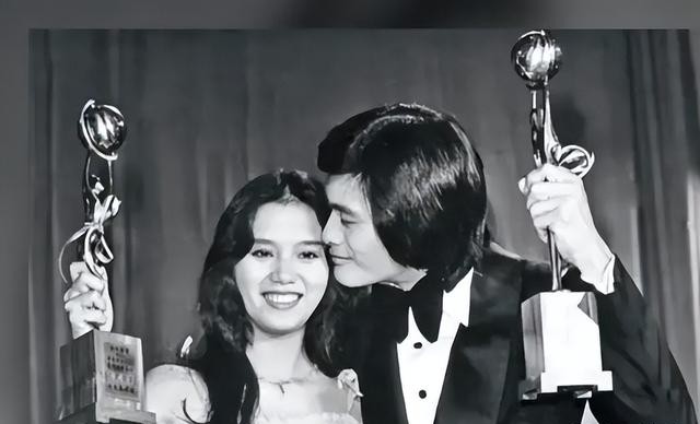 香港女星宣布裸捐所有资产,儿子出生三个月不幸夭折,至今仍单身