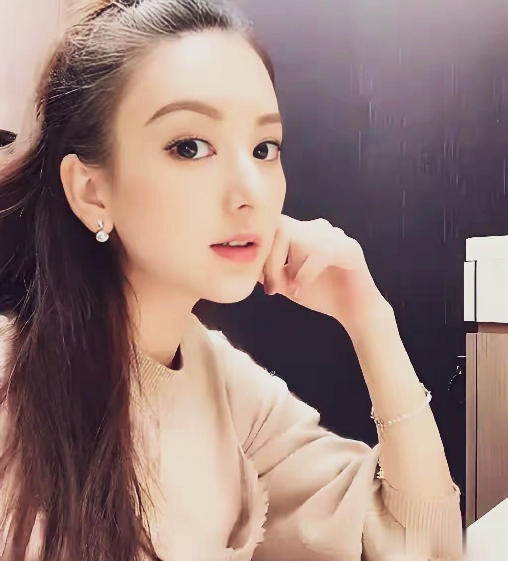 年龄差22岁算什么?看了方媛的完美身材,才懂天王的快乐!