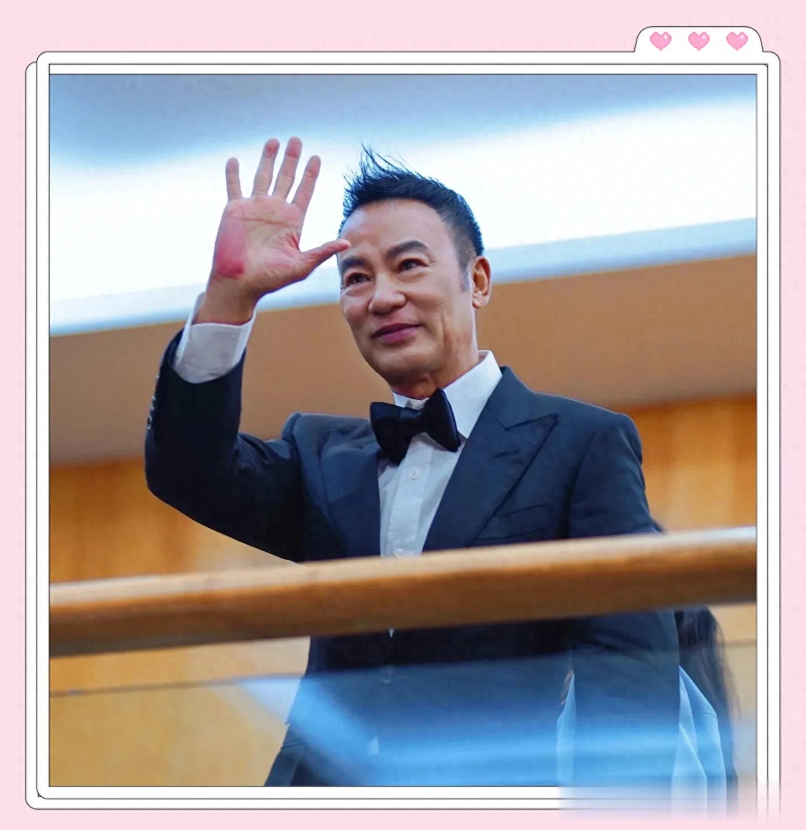 任达华与霍启刚、邵美琪同框，回应活动上摔倒，称多亏影后惠英红