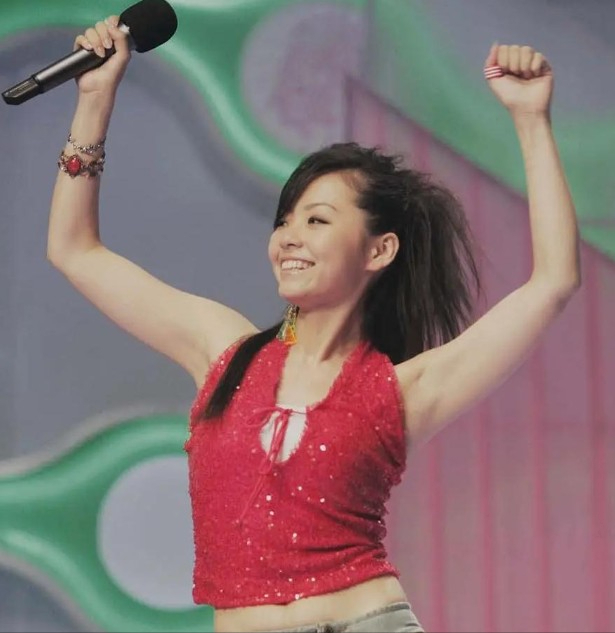 张靓颖：被前夫支配15年人财两空，离婚7年后凭一首歌重返巅峰