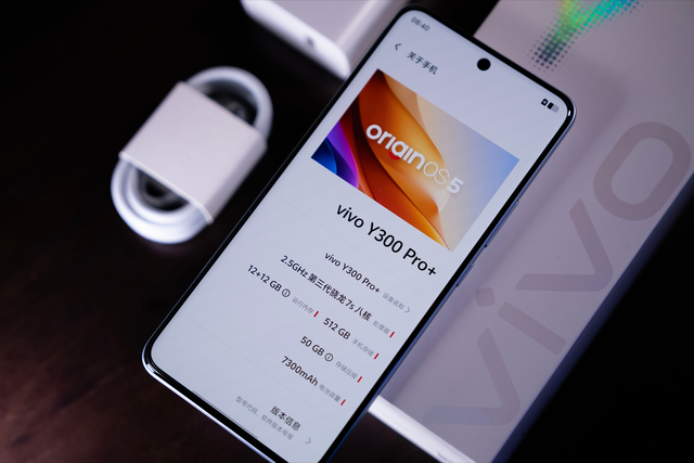 跌至1380元,耐摔曲屏+7300mAh+5000万,堪称千元“续航王”