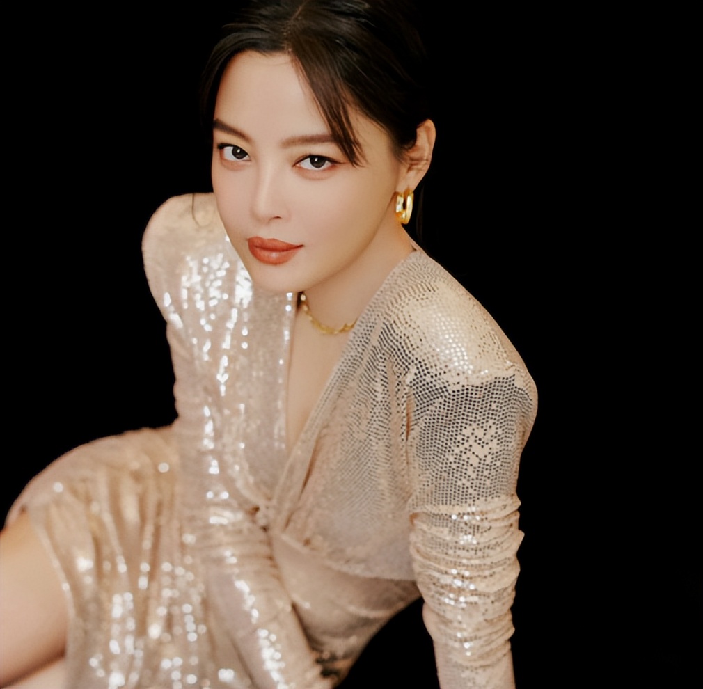 分手10个月,再次官宣喜讯的辛芷蕾,早已是翟天临高攀不起的存在