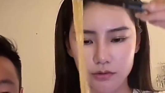 汪小菲儿女深夜要吃酸辣粉，马筱梅2个细节证明她是好后妈