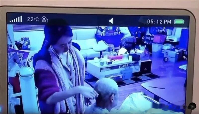 婚前“把屎把尿”照顾失智老爷！女星称爱屋及乌，网民斥夫家失职