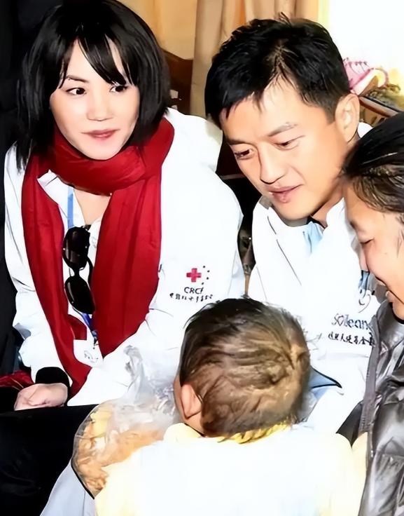 原来王菲没撒谎!公开求助、哽咽落泪的李亚鹏,证实了她当年评价