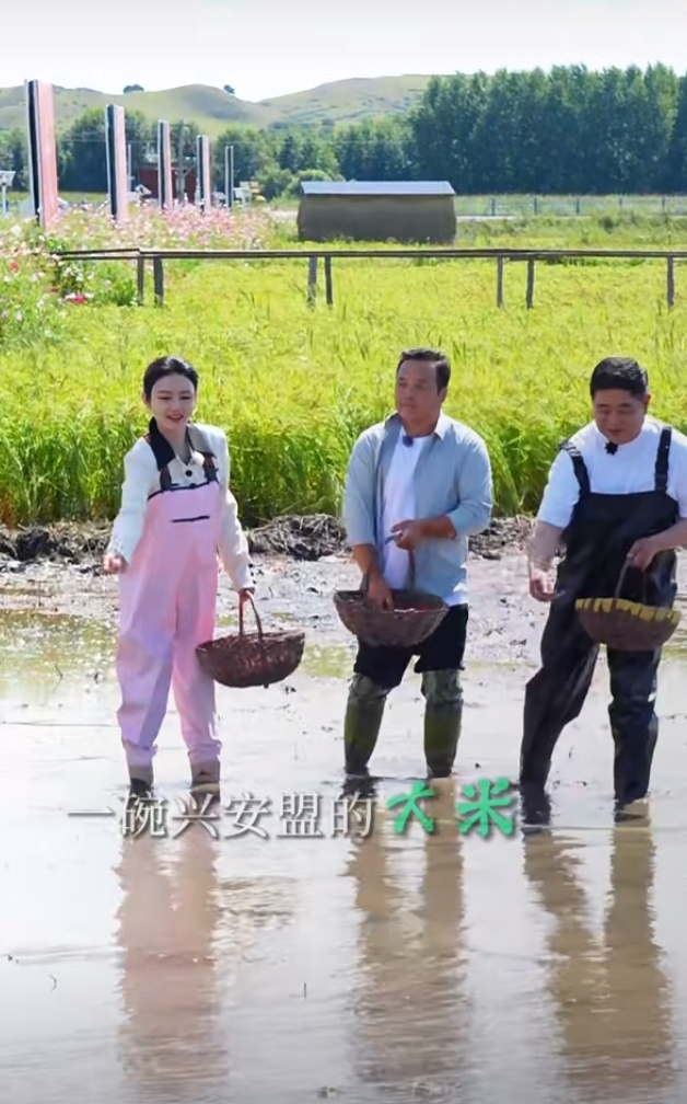 龙洋草原非遗活动造型,黑白穿搭配利落发型,美出新高度