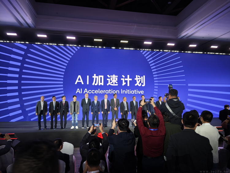 今年的骁龙峰会，AI和“周年庆”成为了开场主题