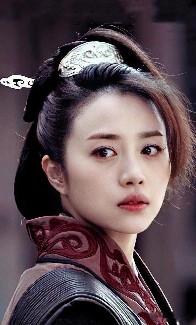 张龄心在英国陪儿子读书，曾是不婚主义者，丈夫是自己主动追来的