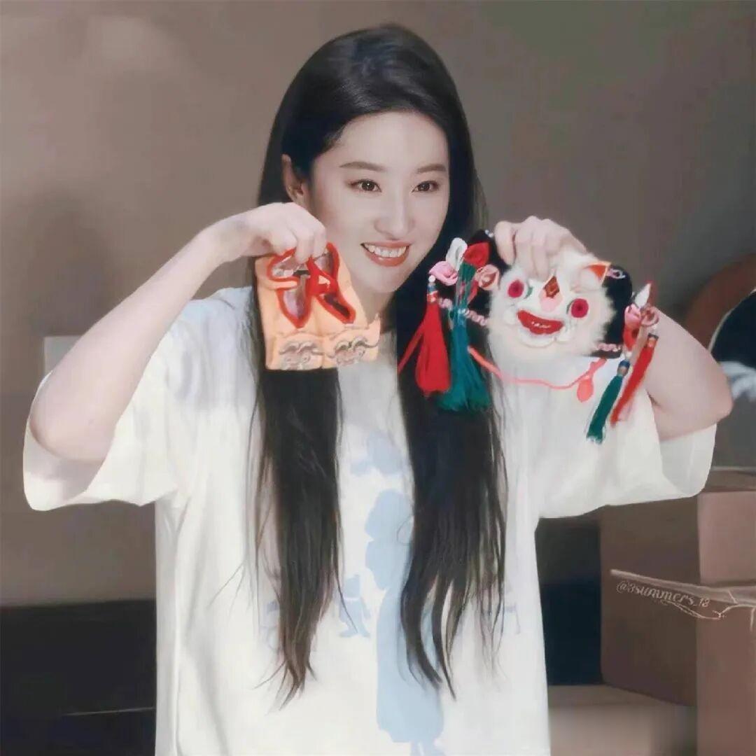 刘亦菲清新大方