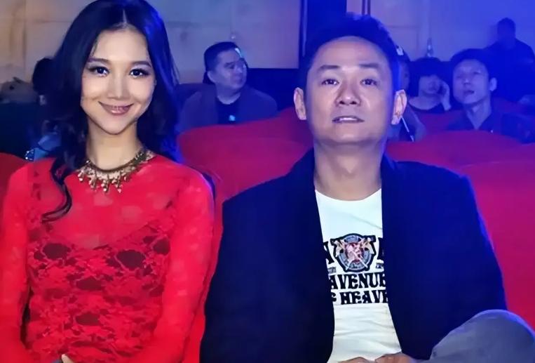 16年前他在爱妻葬礼上哭到昏厥,发誓永不再娶,如今他做到了吗?