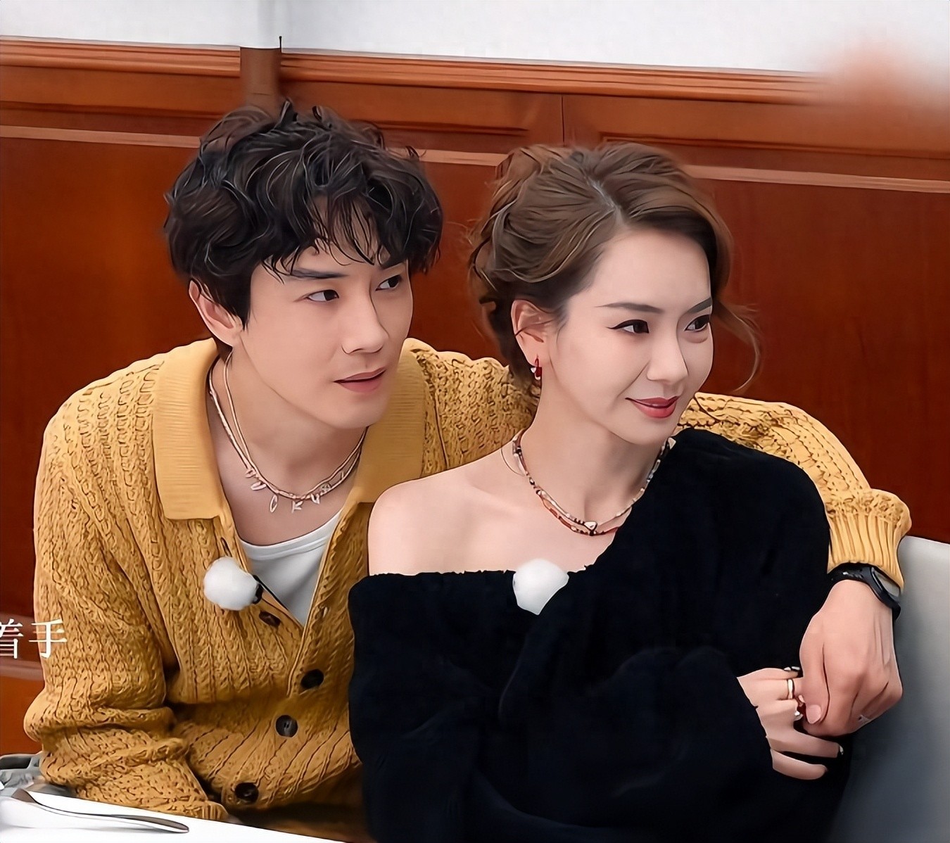 李承铉一家回京！戚薇脸肿唇白好疲惫，lucky推弟弟被误认成保姆