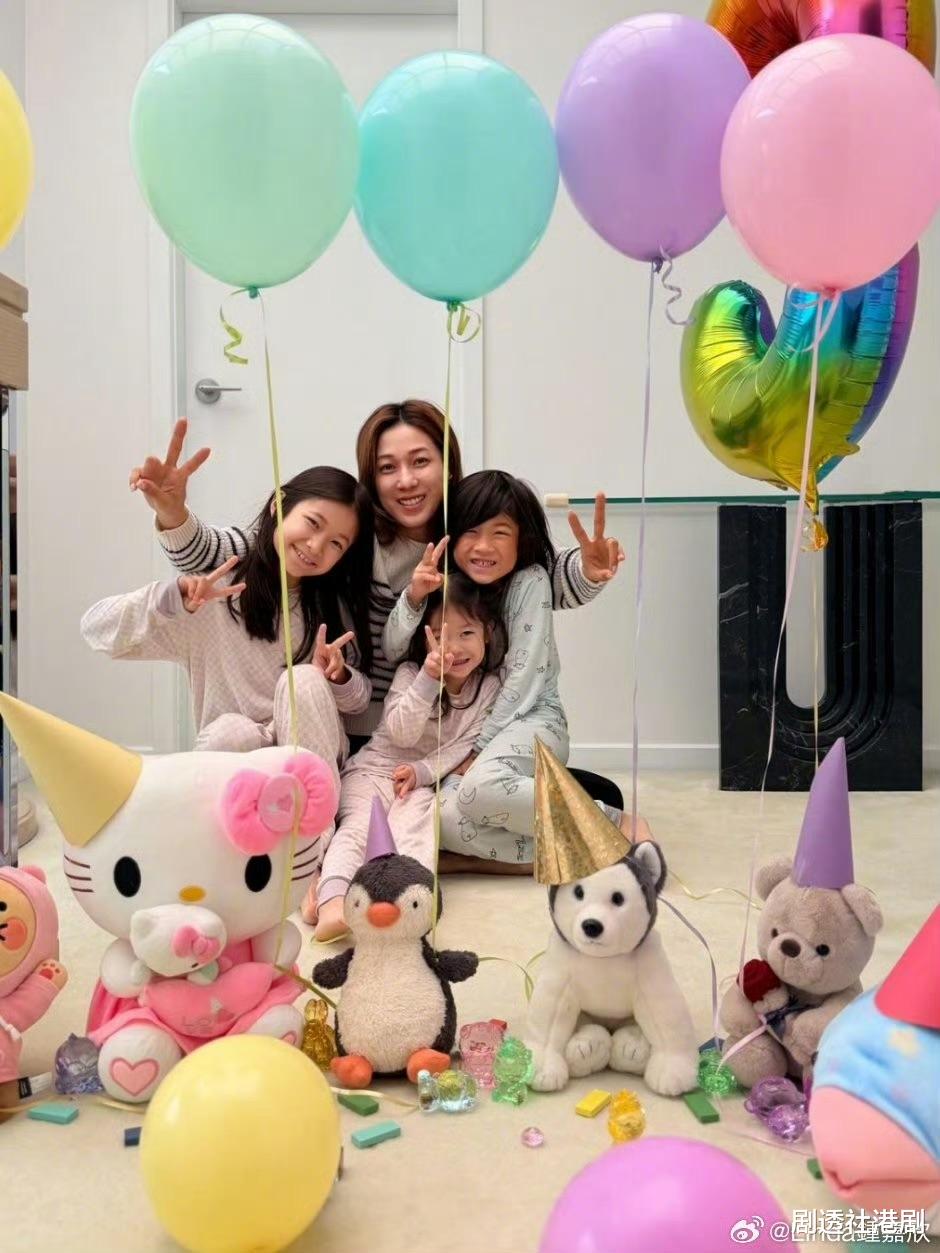 TVB前当家花旦为小女儿庆生！两女儿共用一张脸，老公基因太强大