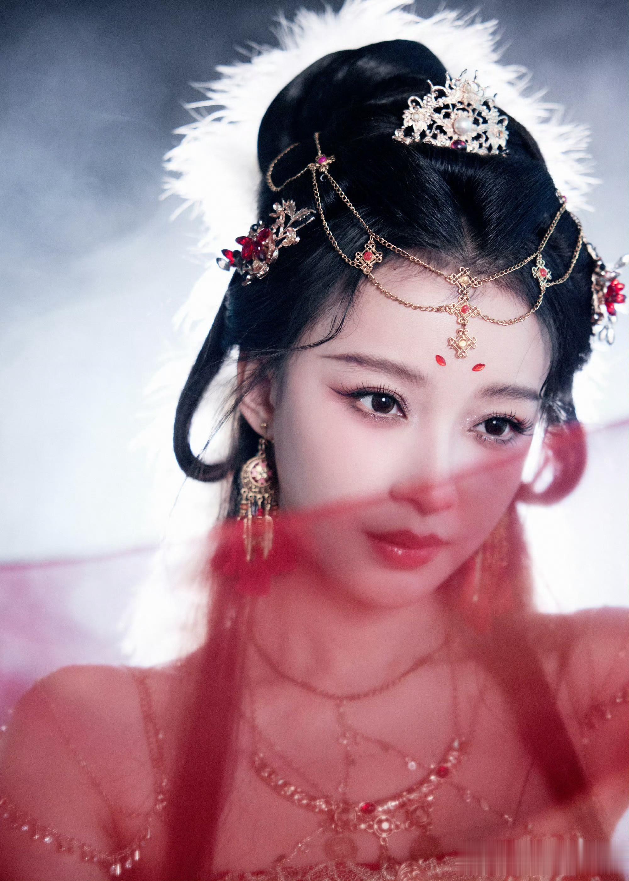 孙怡红纱异域装,美到失语的敦煌风惊艳时刻