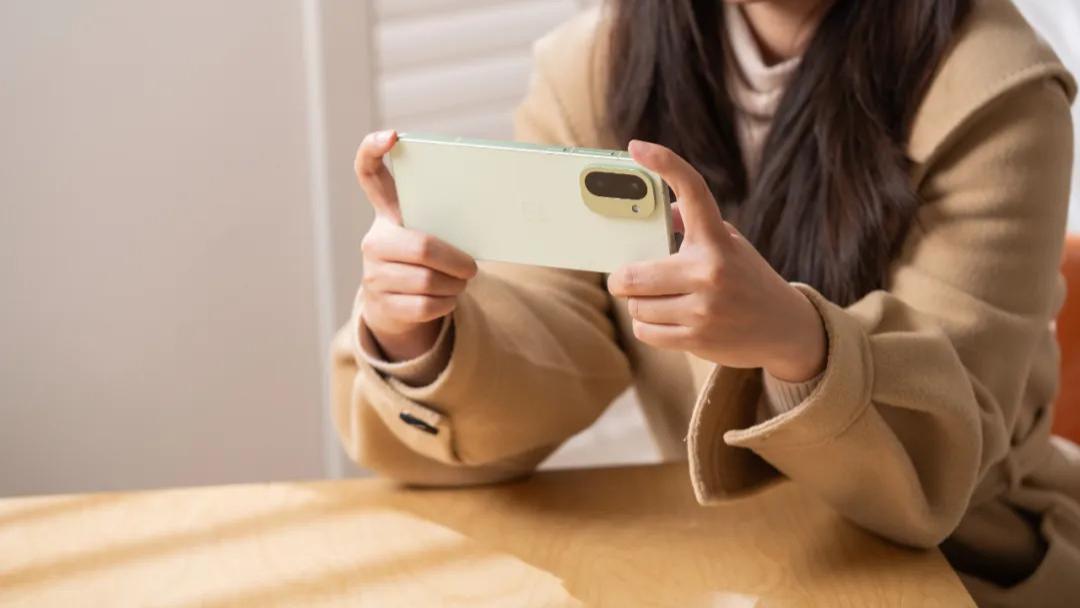 加量又降價，這款手機是怎么做到的