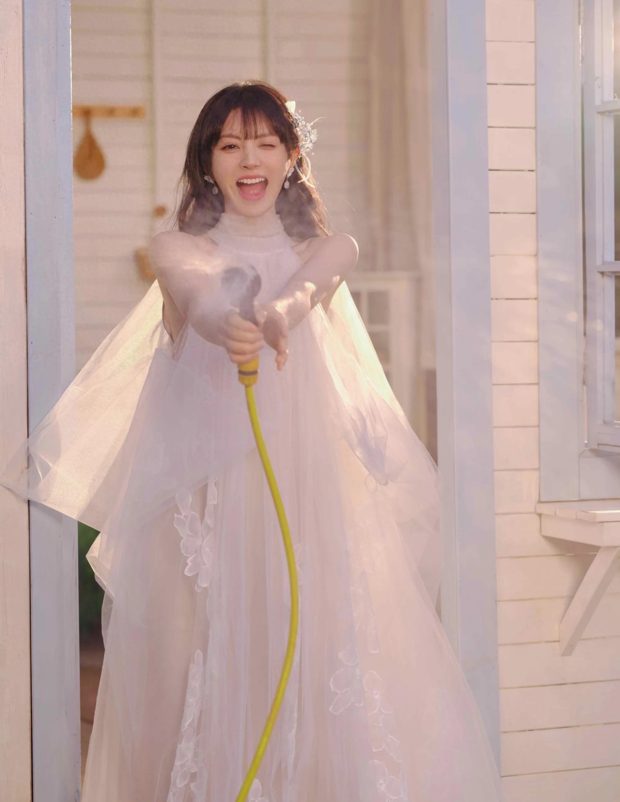 田曦薇纱裙写真美图