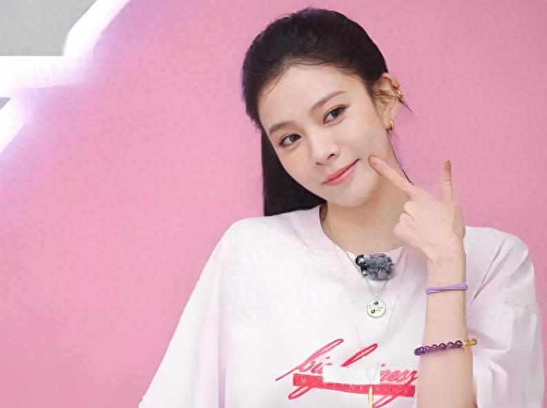 和张一山同居，和鹿晗传绯闻，她连杨迪都不放过？