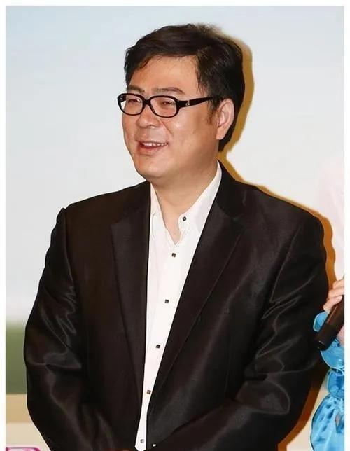 洪剑涛去河北看望李彬，58岁李彬满头白发很苍老，兄弟俩抱头痛哭