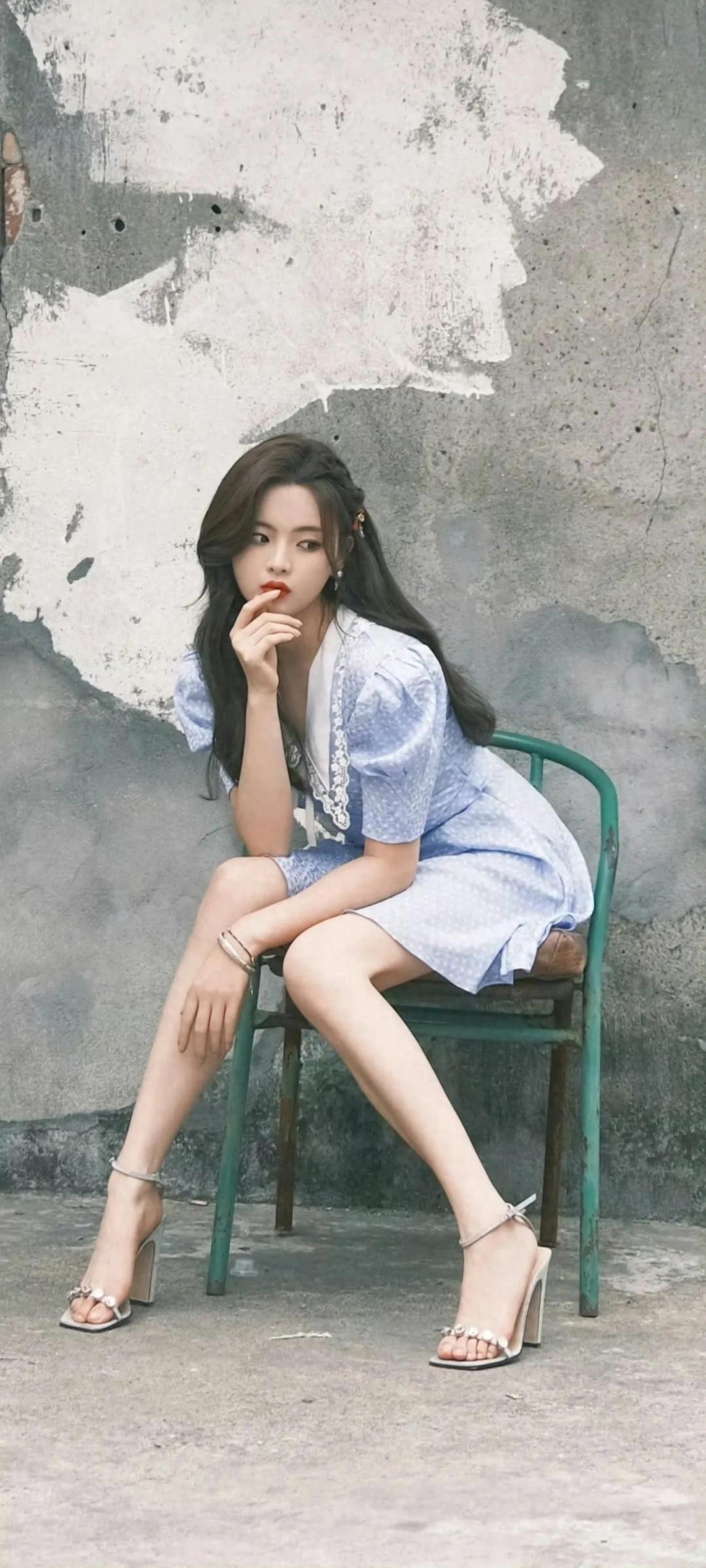 杨超越，高跟大长腿