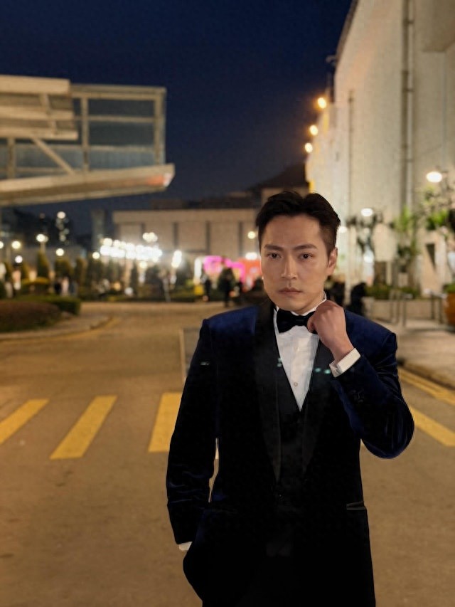 TVB男星发文关心长者获赞！接地气为病人拍痰，因生计需双线发展