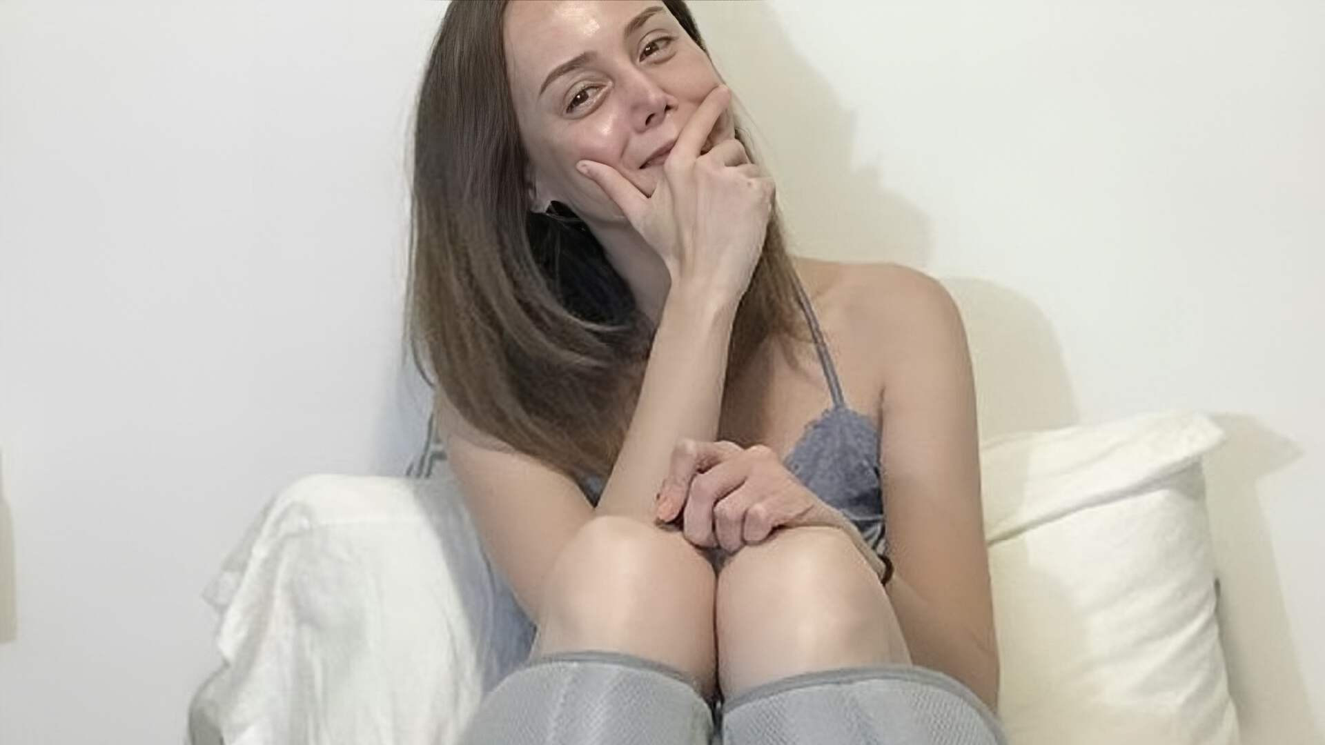 香港知名女星移居英国，欠债六位数申请破产，母亲男友均患癌离世