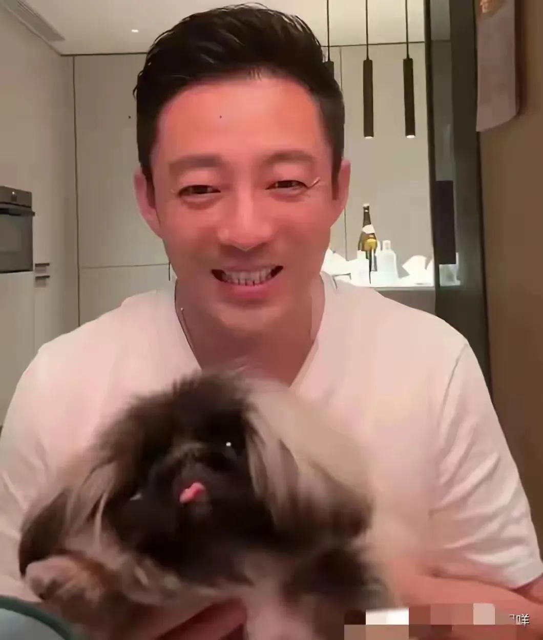 儿子发烧40度,汪小菲都快急哭了。网友在线喊话小杨阿姨,添乱!