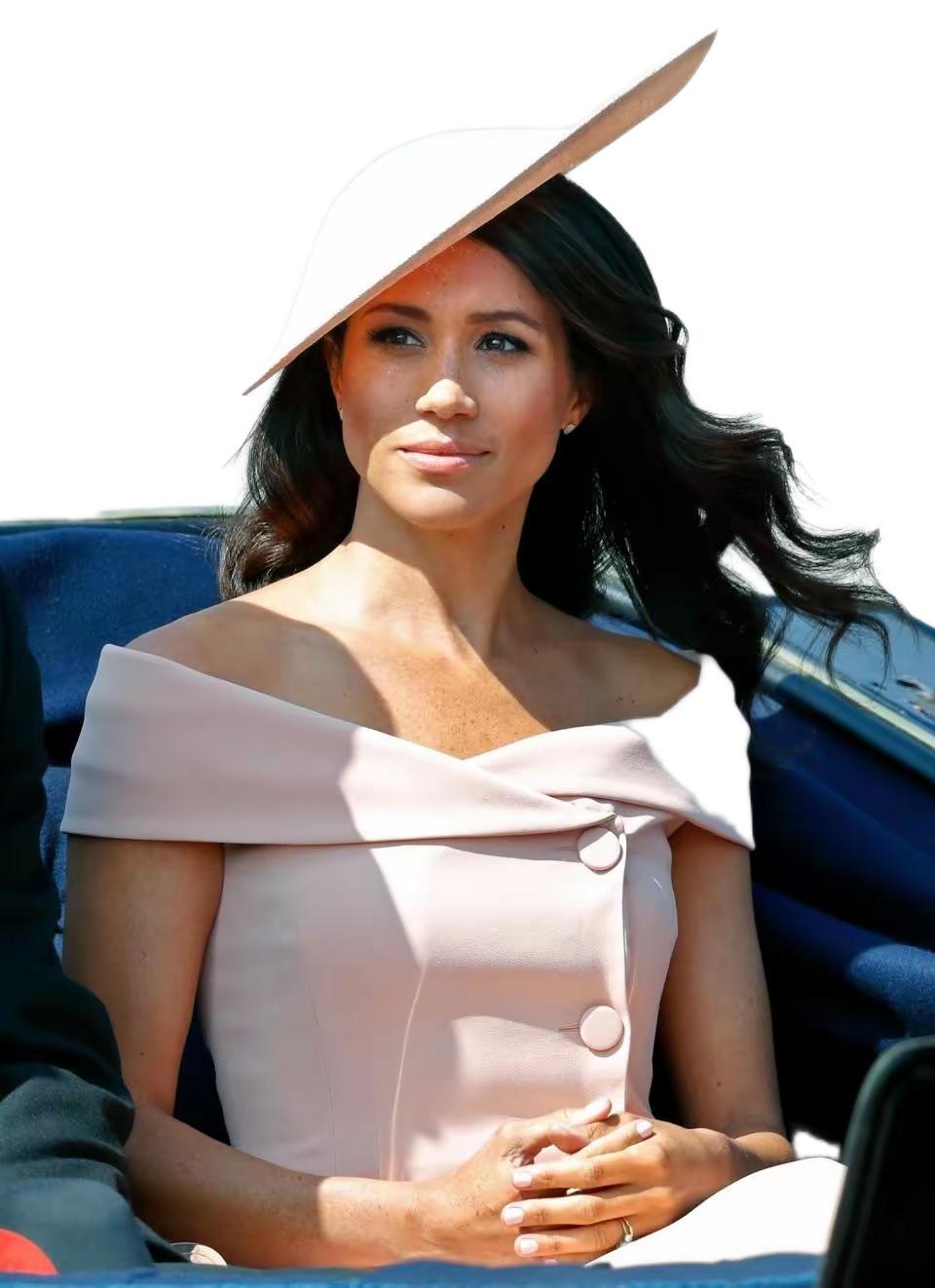 瞧瞧梅根前后对比图，她说她没削下颌骨，谁信啊