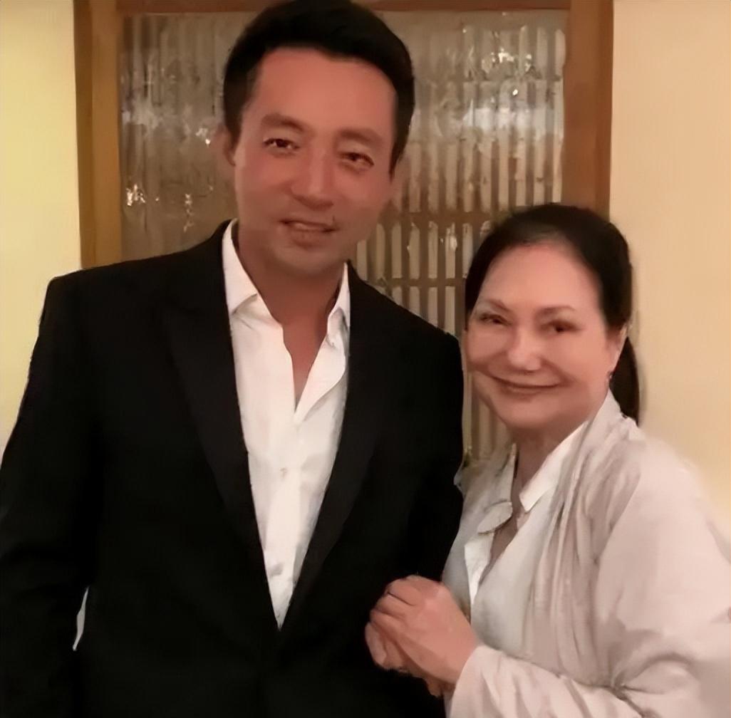 曝汪小菲明天赴台，只办两件事，S妈不还钱不放人，小S去美国疗伤