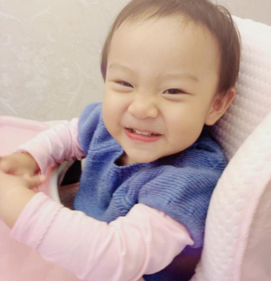 李小璐有二胎了?家中出现婴儿椅和小男孩,还删除网友质疑评论