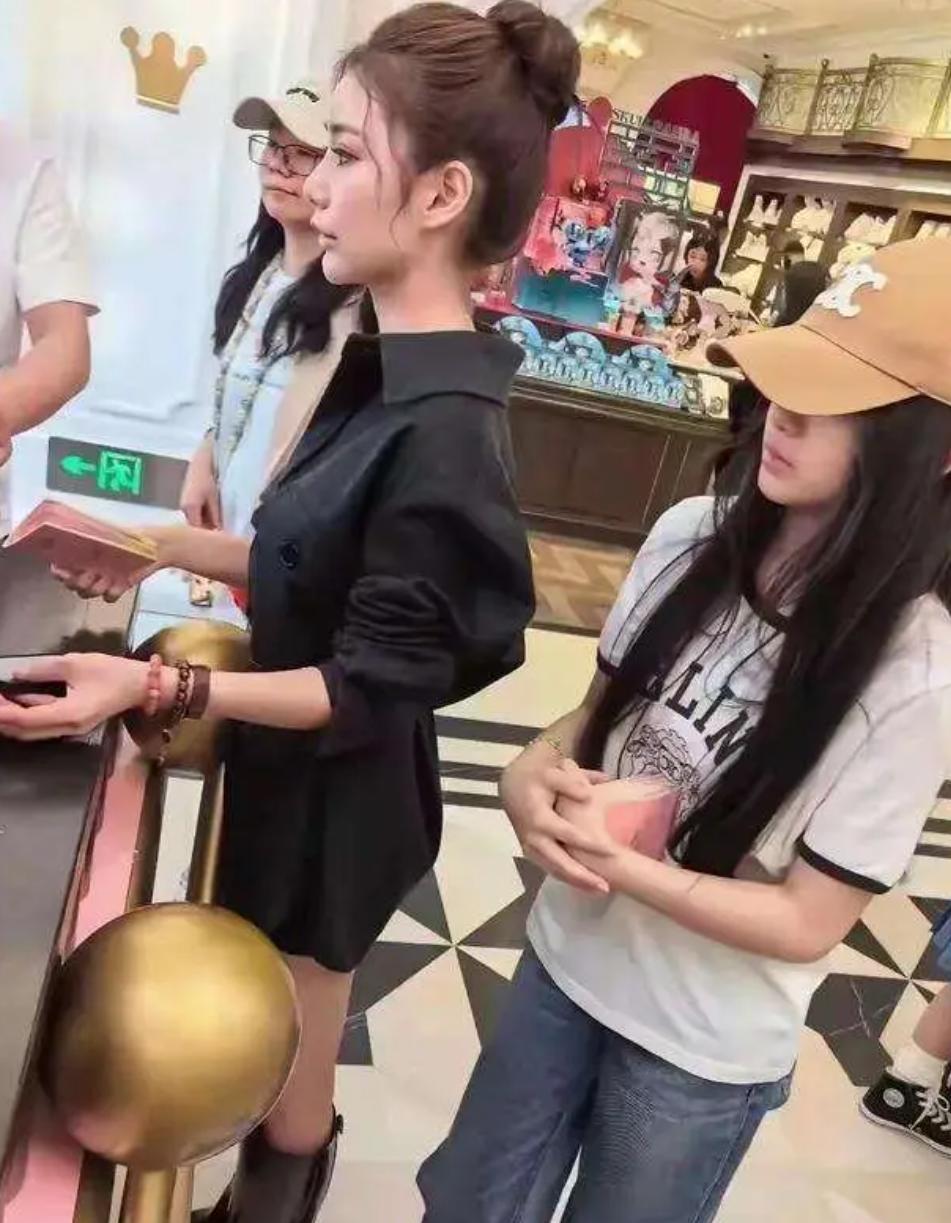 汪小菲没想到，怀孕8个月的马筱梅现状，意外暴露娱乐圈残酷现实