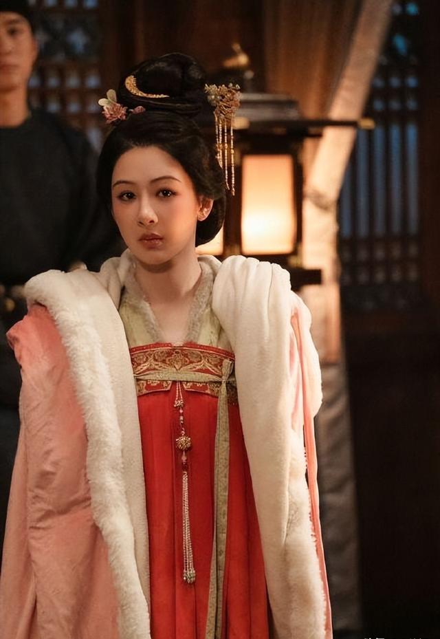 分手七年,一别两宽,杨紫闭口不提秦俊杰,如今才看懂她赢在哪