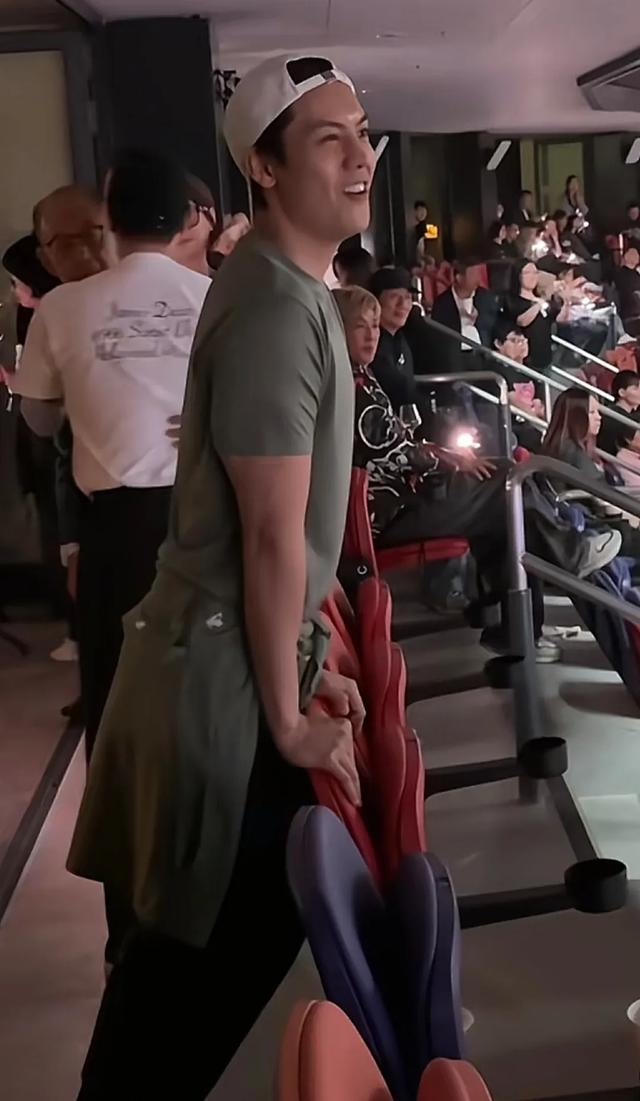 谢霆锋演唱会,来了很多大牌明星,最神秘的她也来了…真是太惊喜