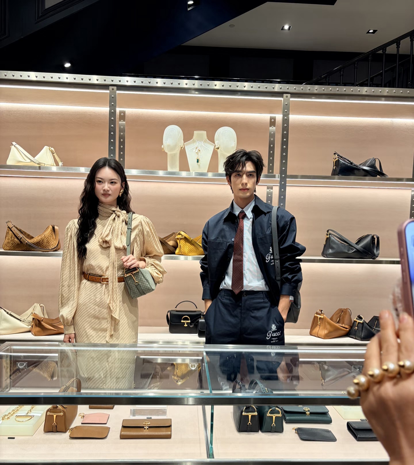 王楚然不上镜本人脸巨小五官超绝好看极了就是气质太成熟不像26岁