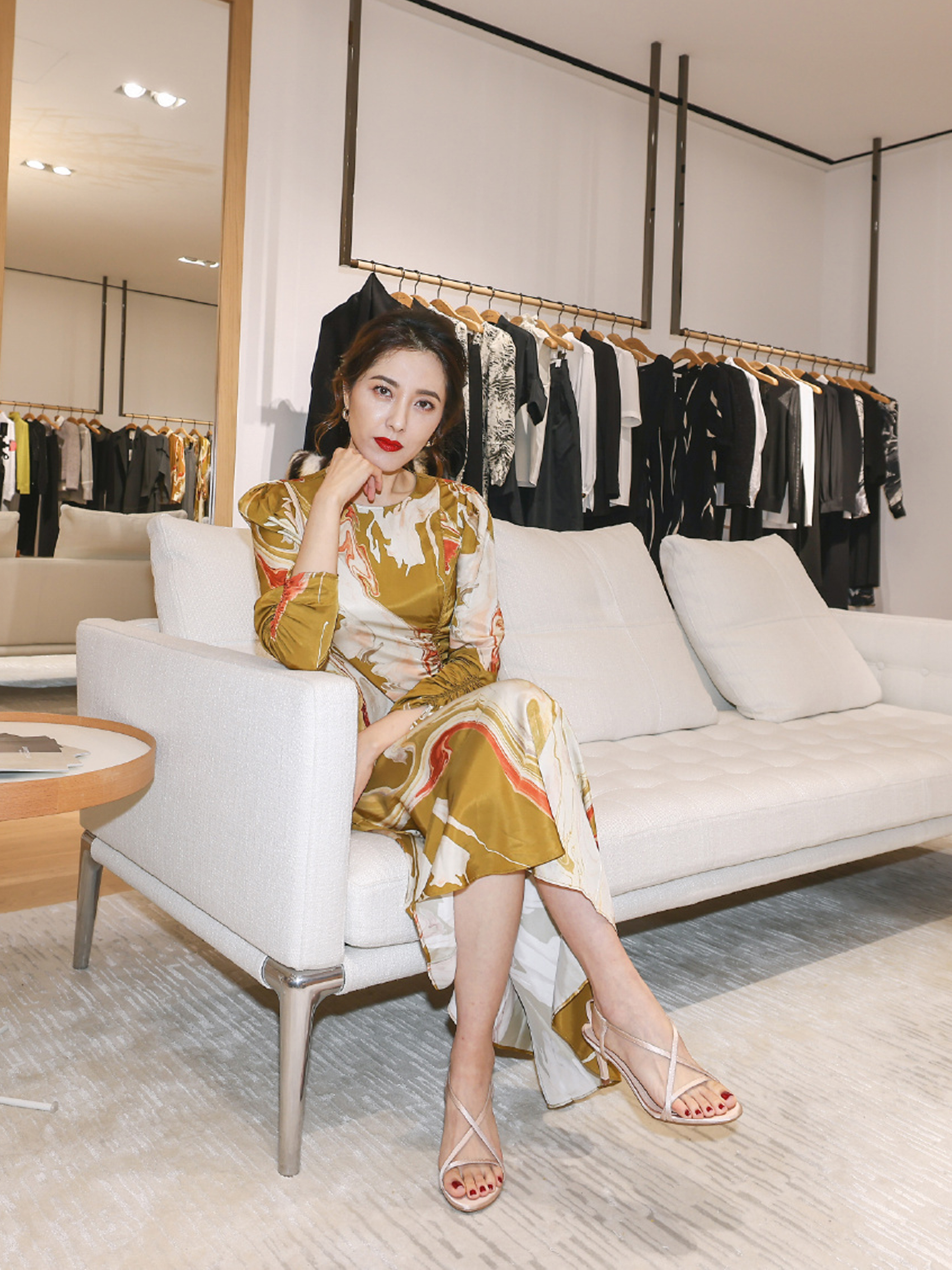 中戏校花，曾黎的美脚