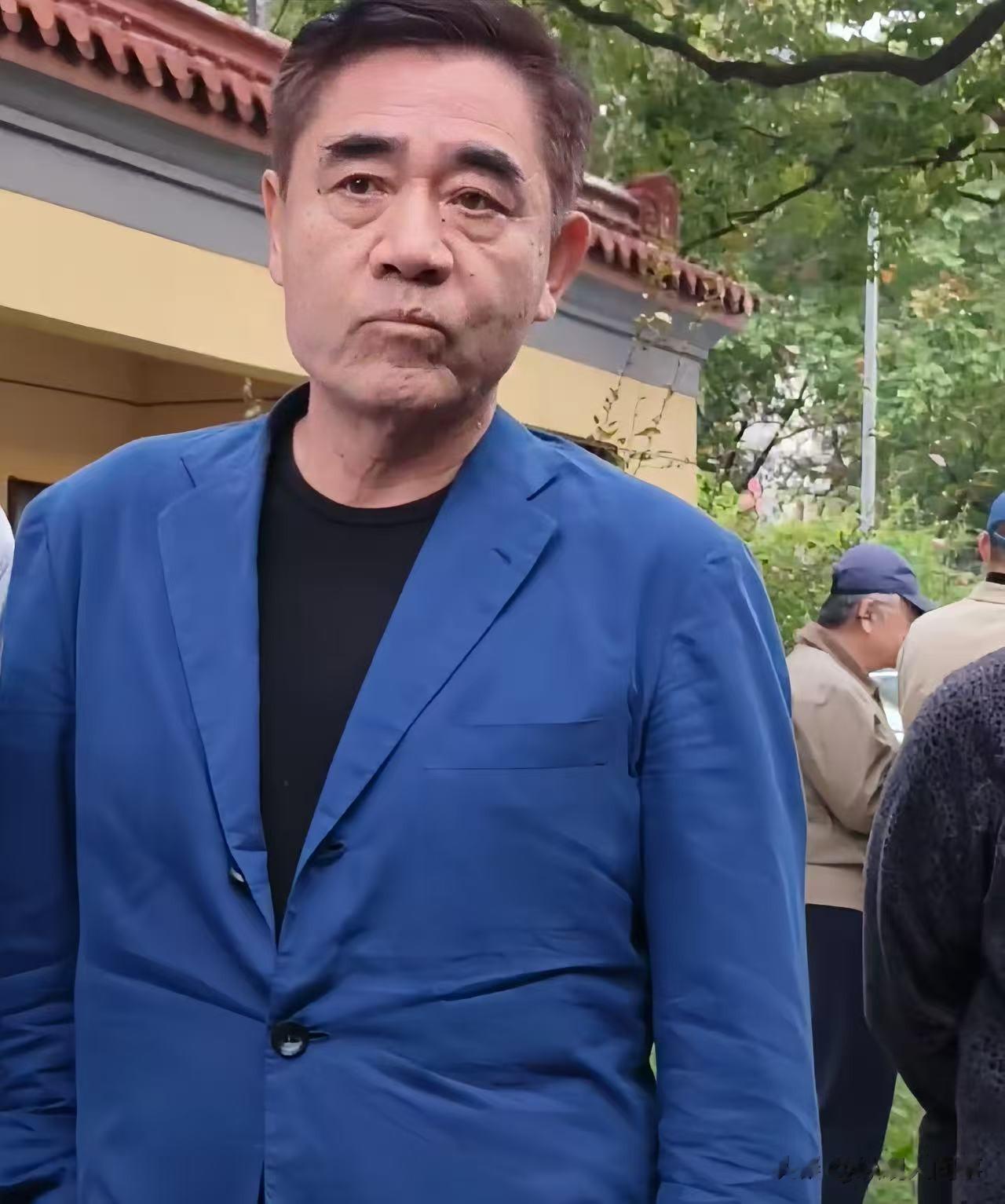 南京电影节这天：陈宝国合影冷脸，王奎荣无人理，张丰毅胡子拉碴