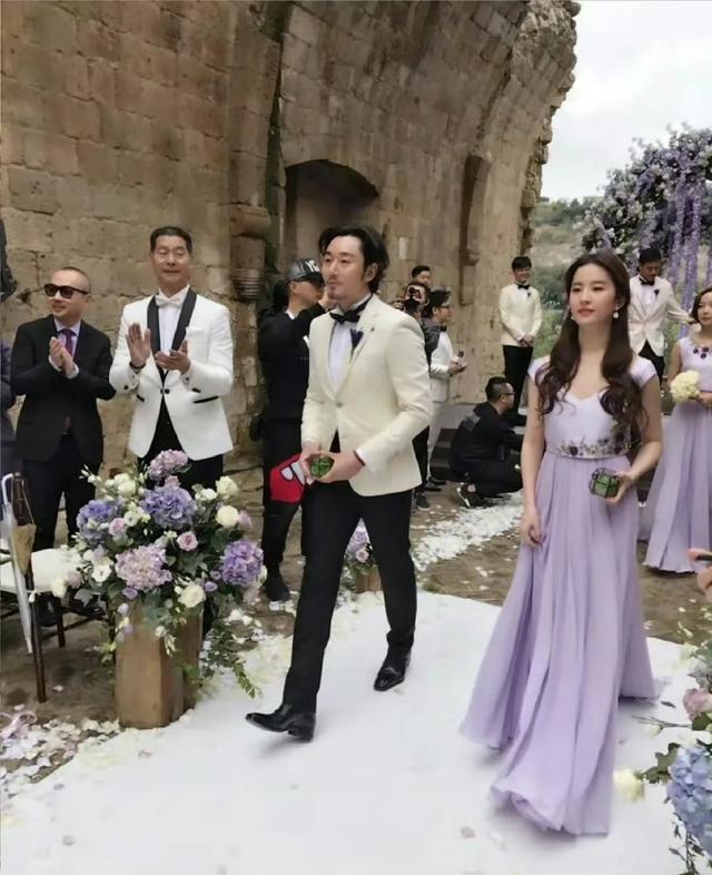 刘亦菲早期当伴娘好美