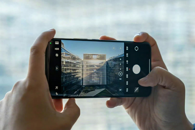 從5299元跌至3897元，驍龍8至尊+龍晶玻璃+徠卡三攝，終于親民了