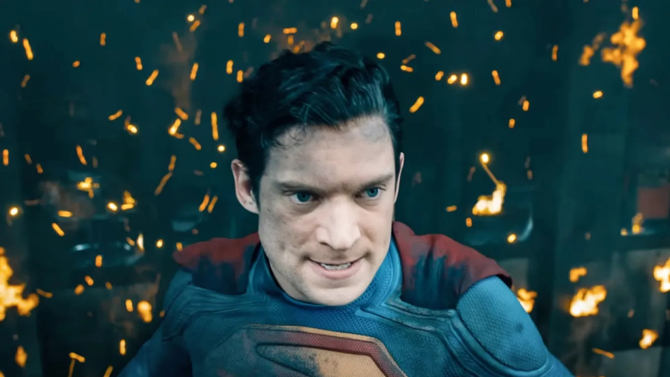 《超人》蝉联北美票房榜首位，《侏罗纪世界4》全球票房破6亿美元