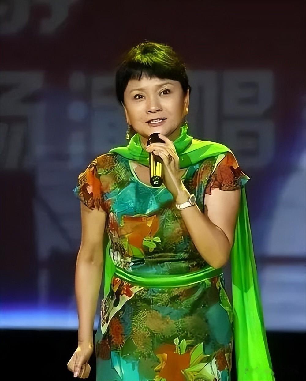 聂卫平的二婚妻子，哥哥家喻户晓，她是知名歌唱家，69岁仍未再婚