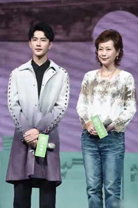 原来她就是于朦胧妈妈,苦了一辈子白发送黑发人,吴京的话说对了