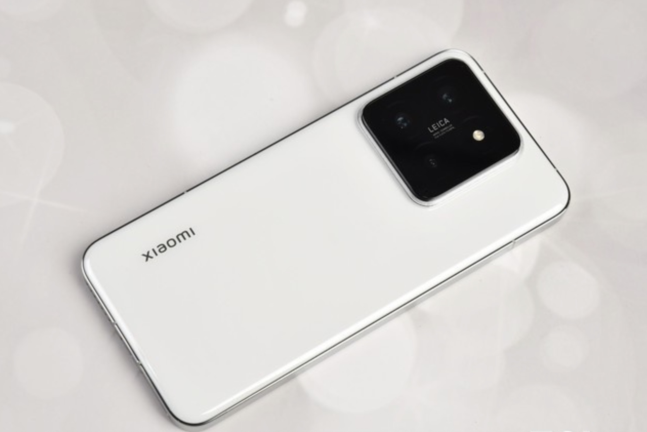 小米堅決清倉，16GB+1TB下跌2000元，驍龍8系+60倍變焦+無線充電