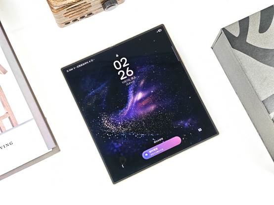 心系天下三星W26評測：折疊屏旗艦的高端典范